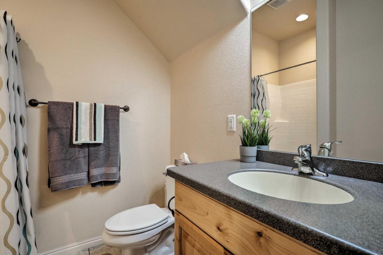 Apartment With Pool And Patio, 30 Mi To Zion Np *