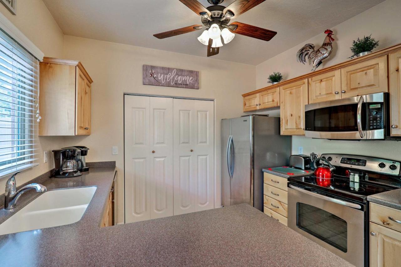 With Pool And Patio, 30 Mi To Zion Np * Kanab